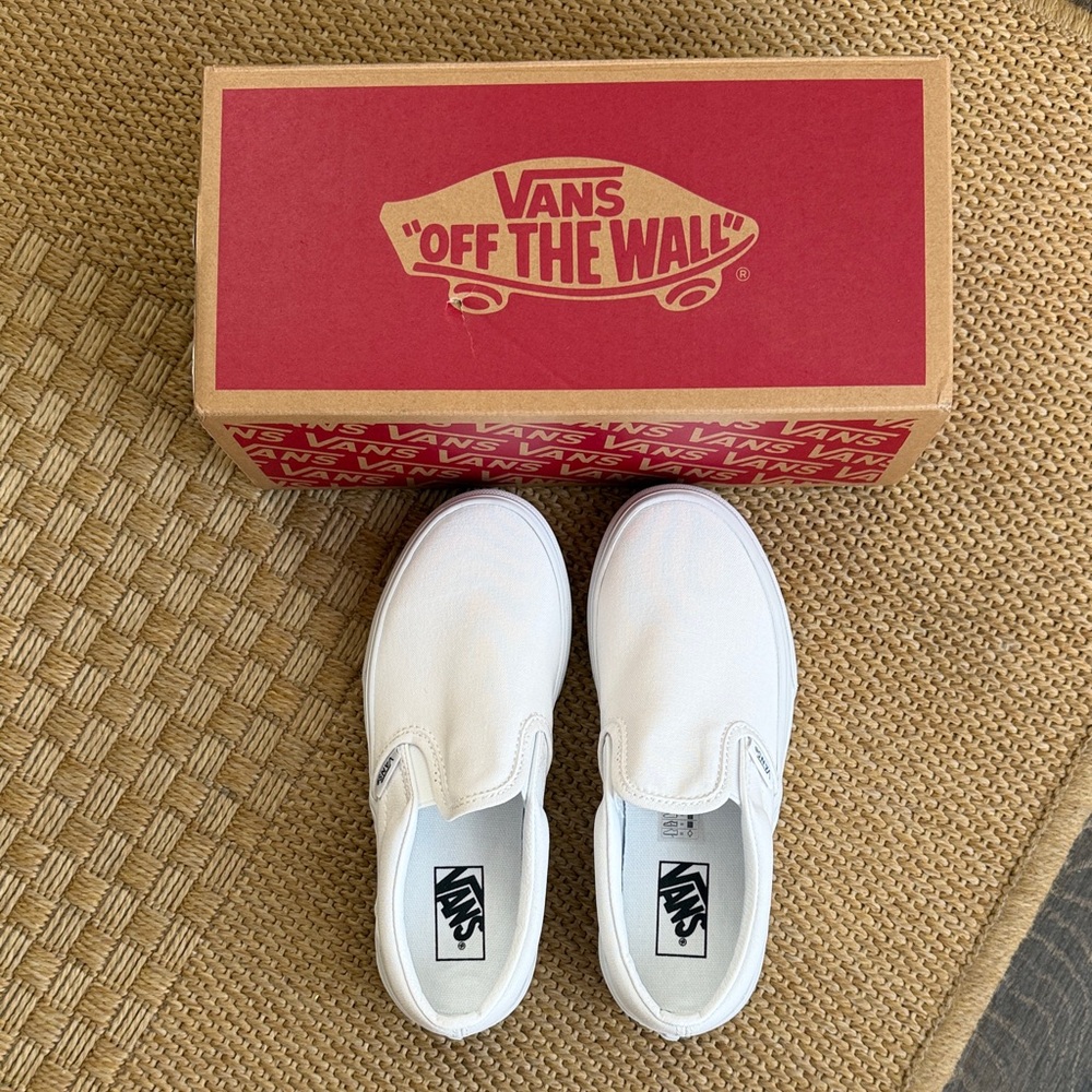 Vans Little Kids’ Iconic White Classic Slip-On Shoe—K2 - Picture 2 of 10